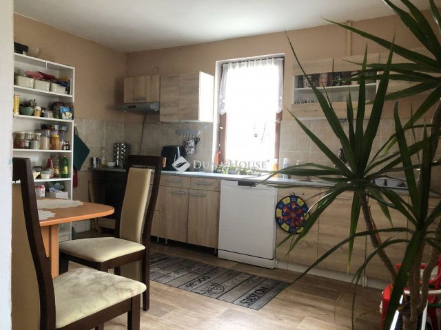 Eladó családi ház, Kesztölcön 28.9 M Ft, 2 szobás
