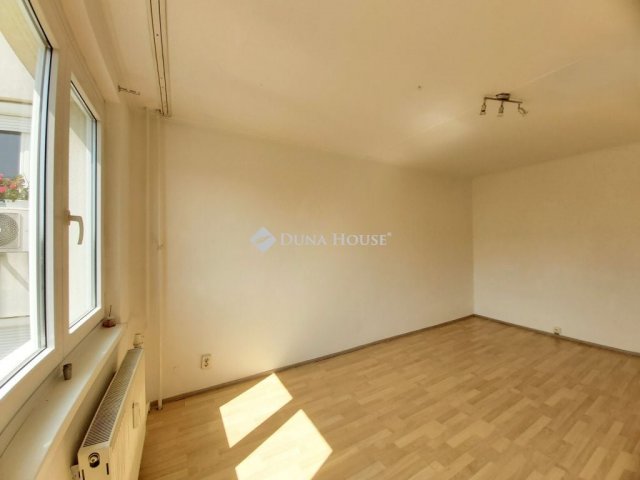 Eladó panellakás, Budapesten, XXII. kerületben, Tűzliliom utcában