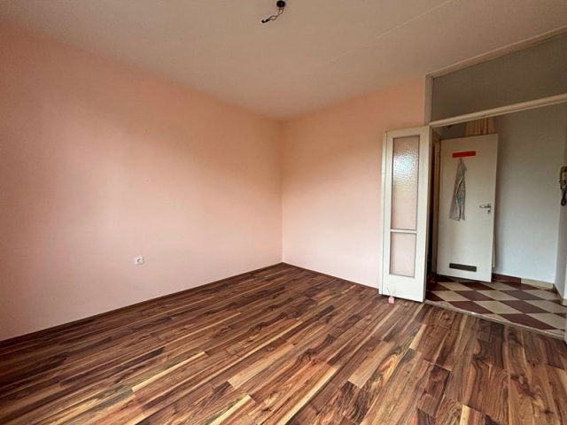 Eladó panellakás, Pécsett 32.9 M Ft, 2 szobás