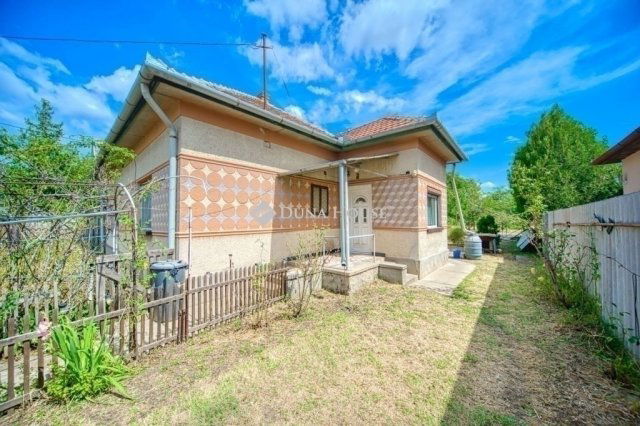 Eladó családi ház, Vecsésen 82 M Ft, 3 szobás