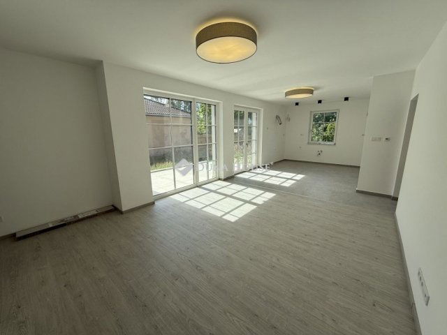 Eladó családi ház, Kecskeméten 99.9 M Ft, 5 szobás