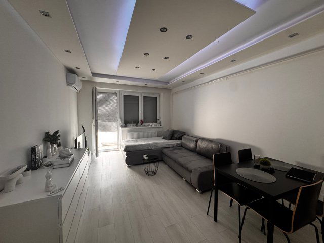 Eladó panellakás, Tatabányán 35.9 M Ft, 1 szobás