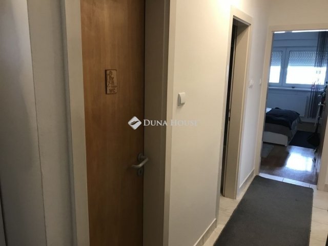 Eladó téglalakás, Székesfehérvárott 79.9 M Ft, 2+1 szobás