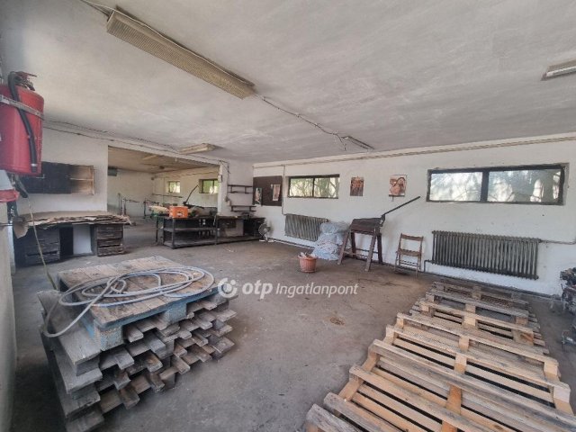 Eladó családi ház, Kunszentmiklóson 74 M Ft, 4+2 szobás