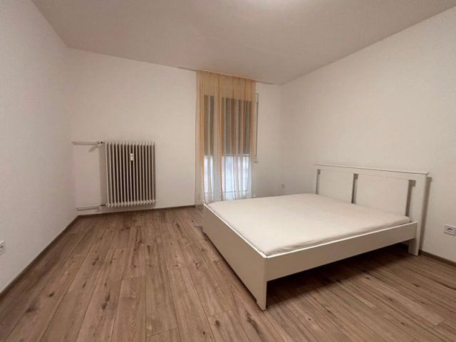 Kiadó panellakás, albérlet, Pécsett, Szőnyi Ottó utcában