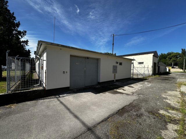 Eladó ipari ingatlan, Pécsett 189.9 M Ft, 10 szobás