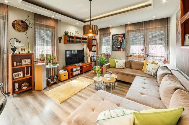 Eladó téglalakás, Egerben 108 M Ft, 3 szobás