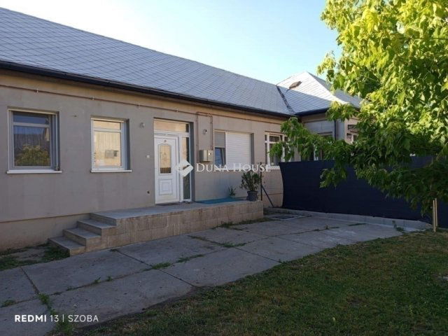 Eladó családi ház, Vecsésen 85 M Ft, 4 szobás