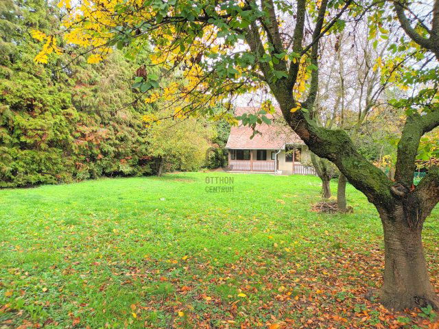 Eladó családi ház, Révfülöpön 99 M Ft, 6 szobás