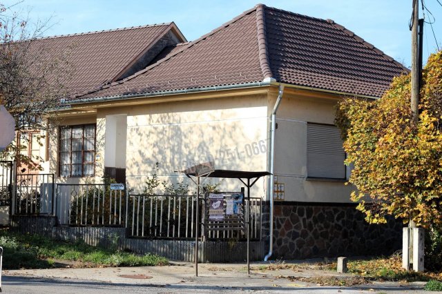 Eladó családi ház, Sombereken 18 M Ft, 6 szobás