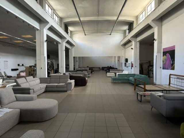 Eladó ipari ingatlan, Budapesten, IX. kerületben, Soroksári úton