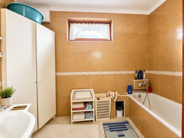 Eladó családi ház, Ráckevén 165 M Ft, 9 szobás