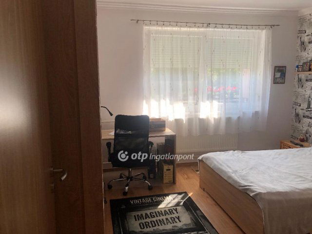 Eladó téglalakás, Ajkán 60 M Ft, 3 szobás