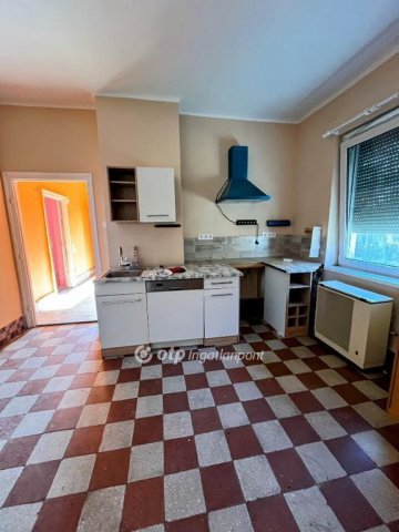 Eladó családi ház, Szászváron 26.9 M Ft, 2 szobás