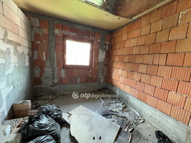 Eladó családi ház, Budapesten, III. kerületben 128.9 M Ft