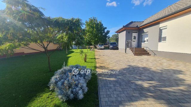 Eladó családi ház, Tenken 78 M Ft, 5 szobás