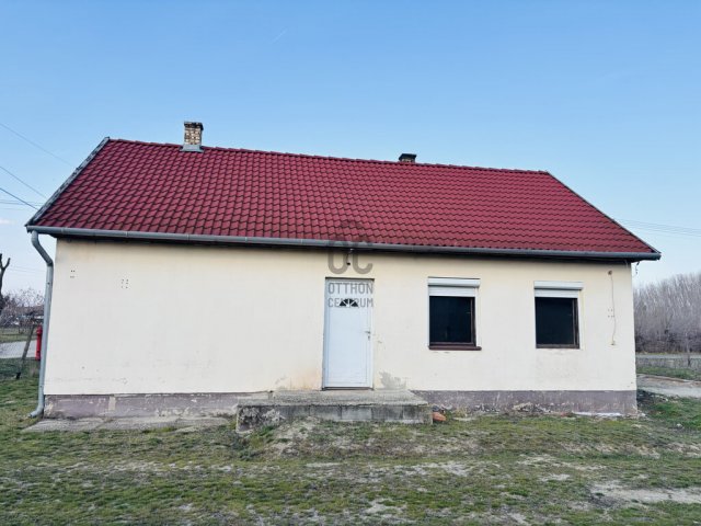 Eladó családi ház, Nyársapáton 23.7 M Ft, 3 szobás