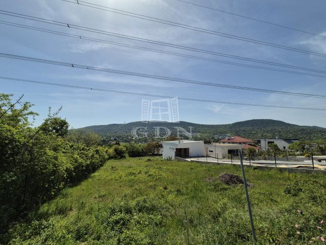 Eladó telek, Budapesten, III. kerületben 140 M Ft