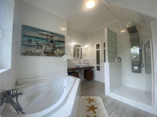 Eladó családi ház, Solymáron 251.9 M Ft, 5 szobás