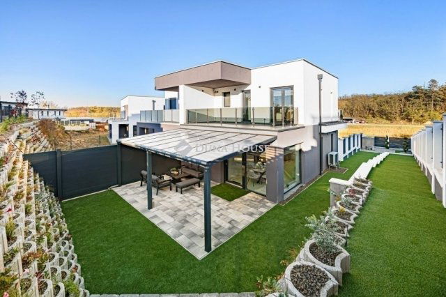 Eladó ikerház, Mogyoródon 229.5 M Ft, 4 szobás