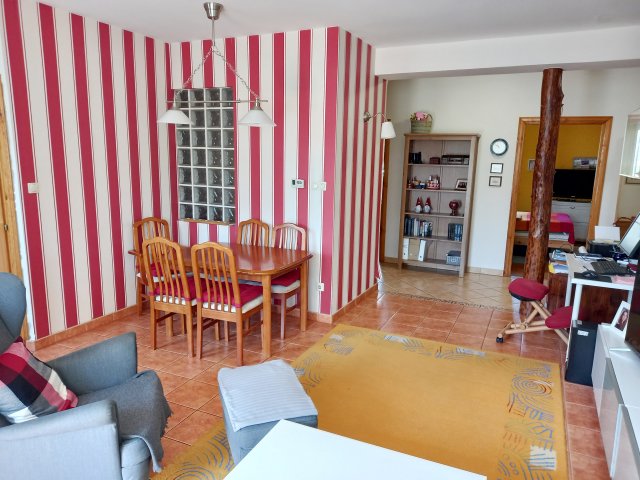 Eladó téglalakás, Szegeden 99.6 M Ft, 4 szobás