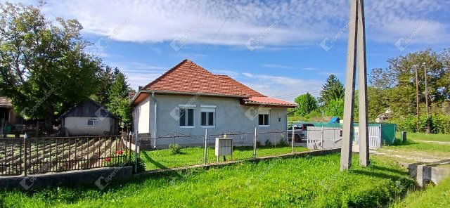 Eladó családi ház, Nagykapornakon 39.99 M Ft, 3 szobás