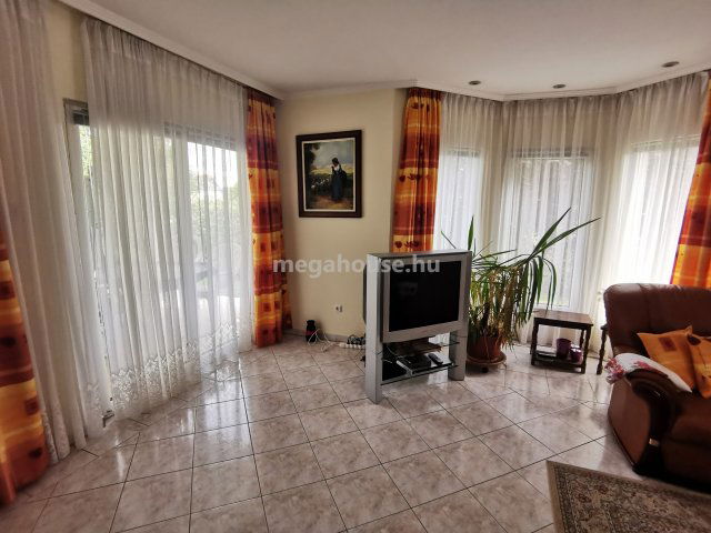 Eladó családi ház, Tökön 126 M Ft, 4 szobás