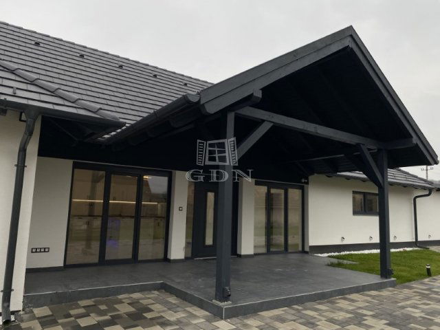 Eladó családi ház, Móron 114.99 M Ft, 4 szobás