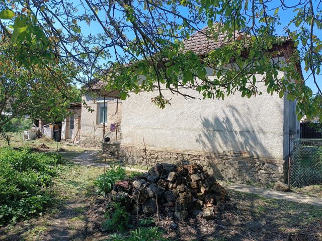 Eladó családi ház, Dobán 7.5 M Ft, 2 szobás