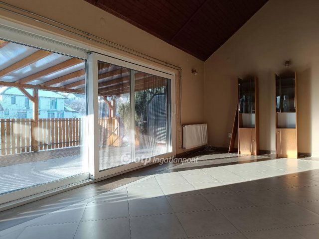 Eladó családi ház, Solymáron 189.9 M Ft, 6 szobás