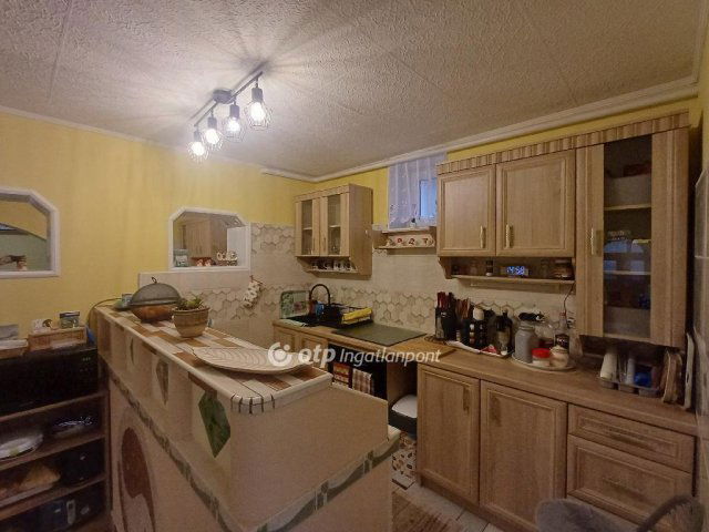 Eladó családi ház, Dunaharasztin 91.5 M Ft, 2+1 szobás