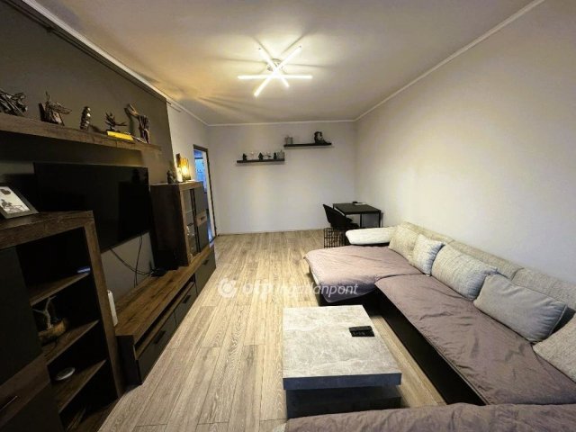 Eladó panellakás, Százhalombattán 59.9 M Ft, 2 szobás