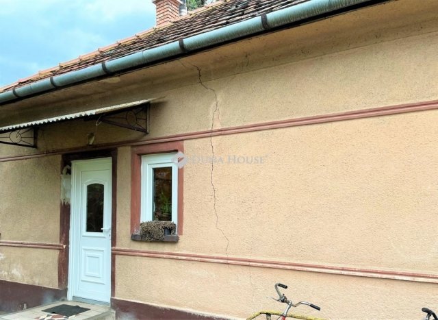 Eladó családi ház, Bugyin 45 M Ft, 2 szobás