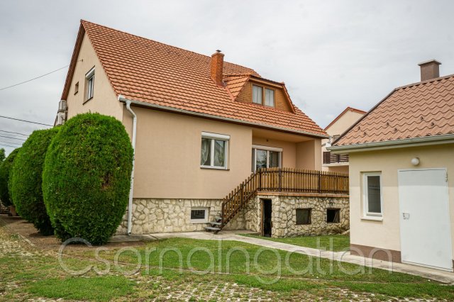 Eladó családi ház, Csornán 115 M Ft, 5 szobás