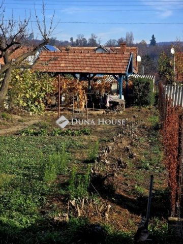Eladó családi ház, Pécsett 33.4 M Ft, 2 szobás