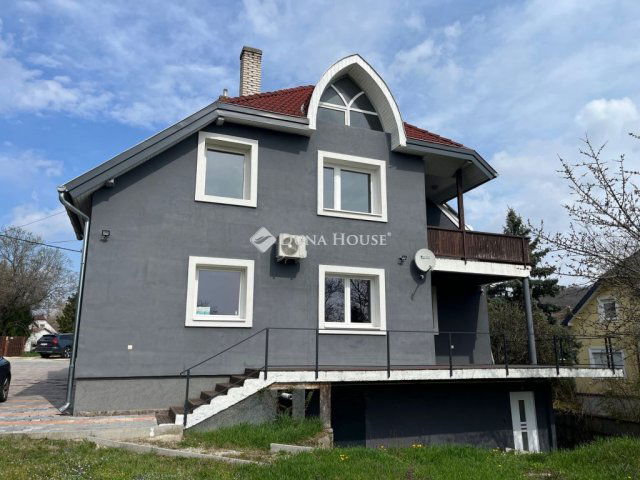 Eladó családi ház, Gyenesdiáson 175 M Ft, 8 szobás