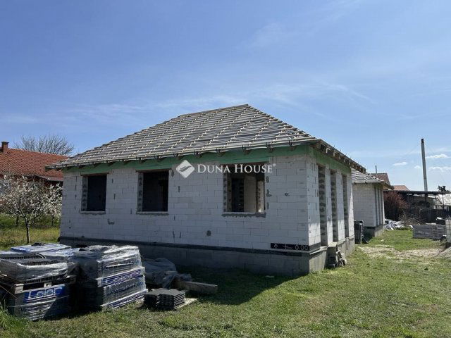 Eladó ikerház, Dabason 74 M Ft, 4 szobás / költözzbe.hu