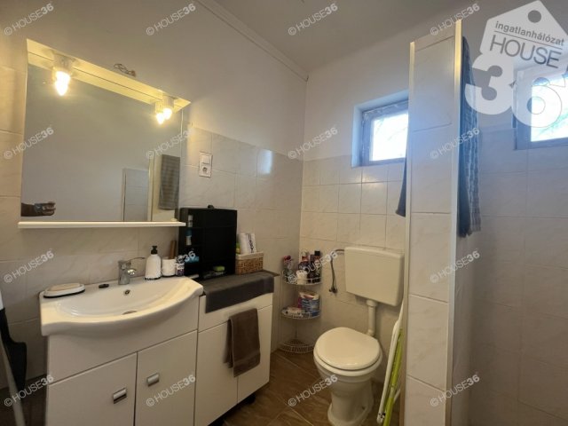 Eladó családi ház, Kecskeméten 26.999 M Ft, 1 szobás