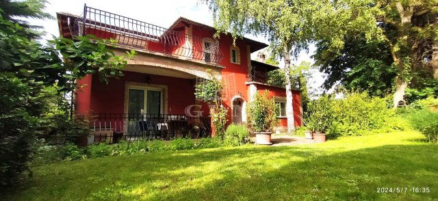 Eladó családi ház, Budaörsön 285 M Ft, 8+1 szobás