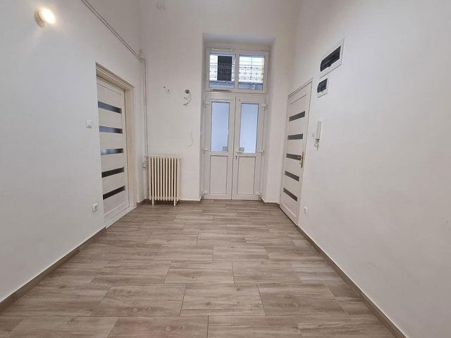 Kiadó iroda, Budapesten, V. kerületben 220 E Ft / hó, 2 szobás