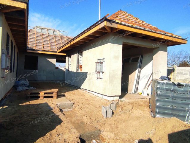 Eladó ikerház, Fóton, Alagi utcában 105 M Ft, 3 szobás