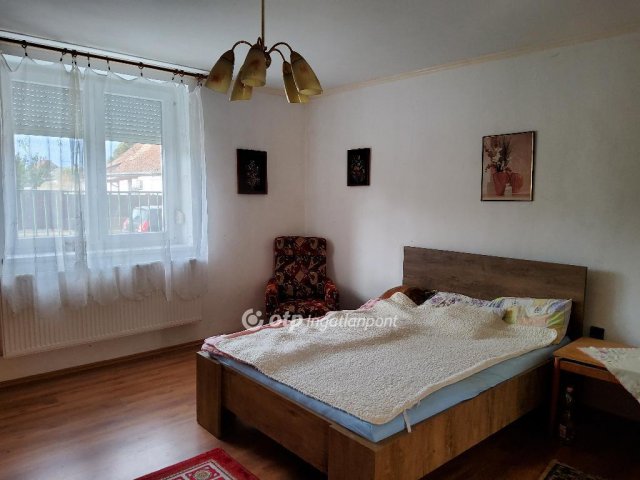 Eladó családi ház, Zsámbokon 30 M Ft, 1+1 szobás