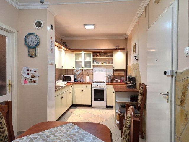 Eladó panellakás, Kecskeméten 52.9 M Ft, 3 szobás