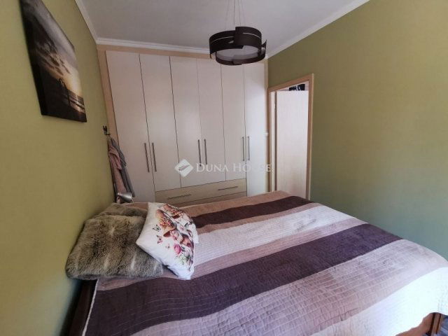 Eladó panellakás, Szegeden 74 M Ft, 2+2 szobás