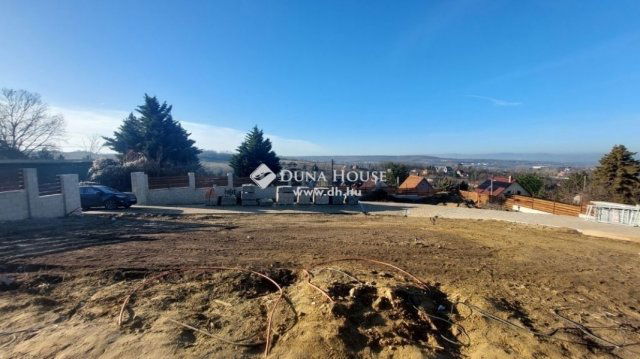 Eladó családi ház, Mogyoródon 349.99 M Ft, 6 szobás