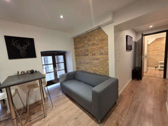 Kiadó téglalakás, albérlet, VI. kerületben, Rózsa utcában