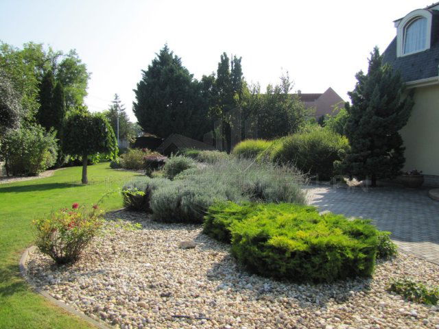 Eladó családi ház, Győrött 325 M Ft, 6 szobás