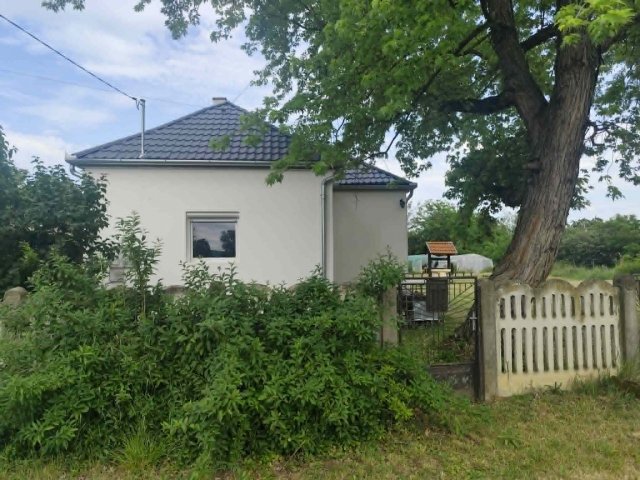Eladó családi ház, Zalaszentgróton 35.5 M Ft, 2 szobás