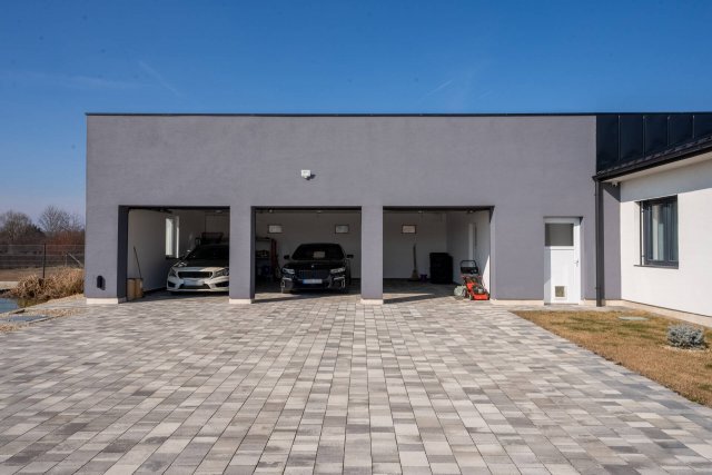 Eladó családi ház, Heréden 390 M Ft, 4 szobás