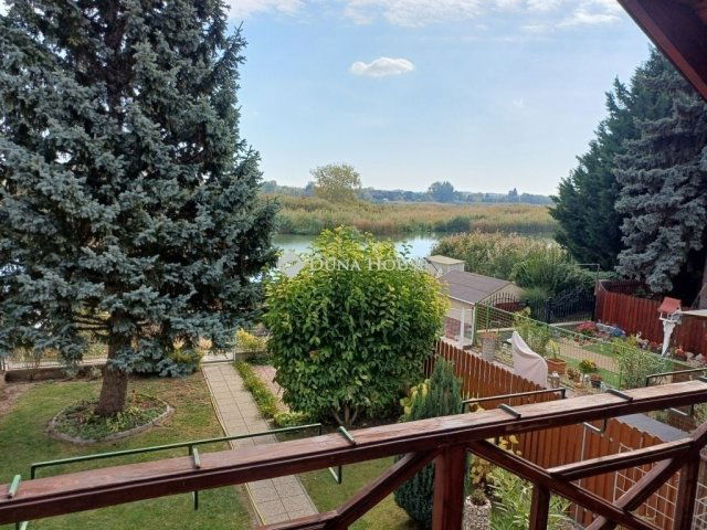 Eladó családi ház, Szigetcsépen 109.9 M Ft, 3 szobás